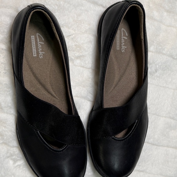 ❌SOLD❌Clarks Women's Black Loafers - Picture 3 of 6